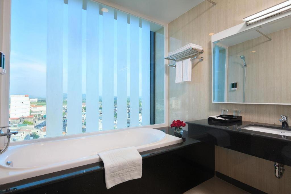 Royal Palace Hotel Tuyen Quang Εξωτερικό φωτογραφία